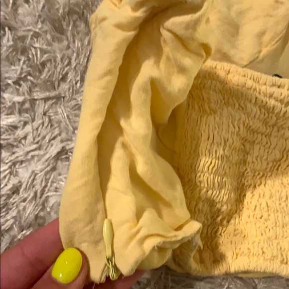 Yellow crop crop - Picture 3 of 4